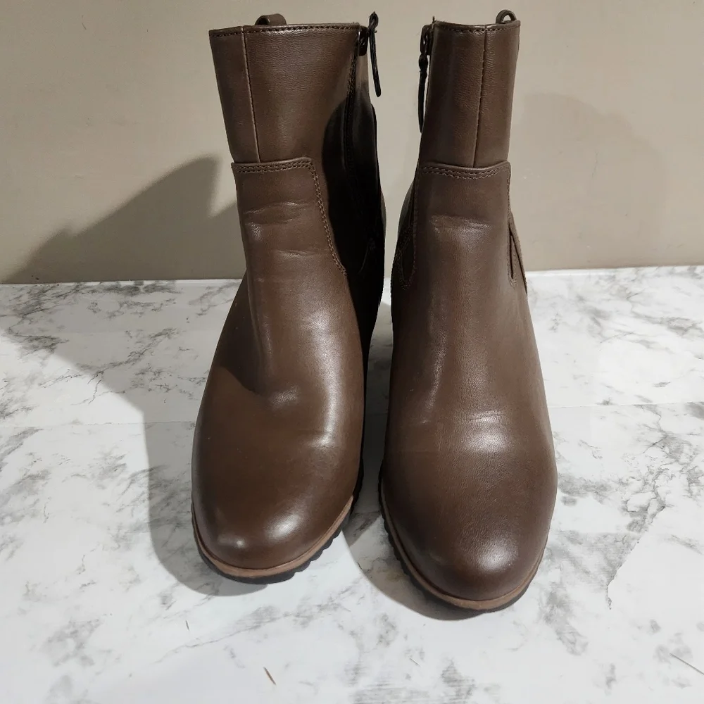 SOUL BY NATURALIZER Women's Brown Lightweight Haley Almond Toe Wedge Booties 9M
